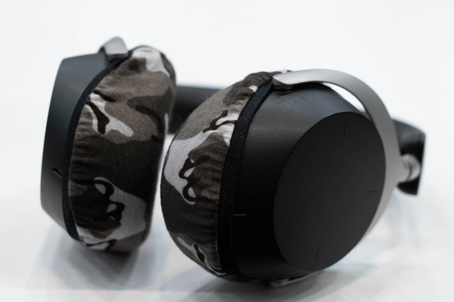 Actual fit test photo 2 of mimimamo Size L Super Stretch Headphone Covers on beyerdynamic AVENTHO 300