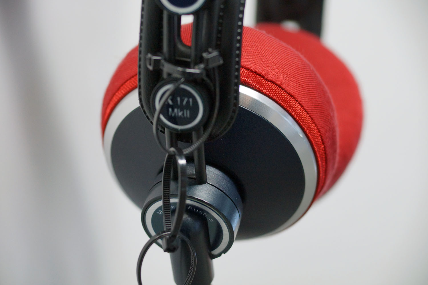 AKG K171 MKII earpad repair and protection: Super Stretch 
