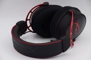HyperX Cloud Alpha Wireless のイヤーパッドへの装着例