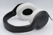 SENNHEISER HD200PRO のイヤーパッドへの装着例