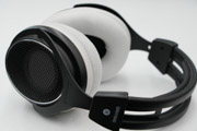 Shure SRH1840 のイヤーパッドへの装着例