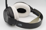 Skullcandy Crusher PLYR 720 のイヤーパッドへの装着例