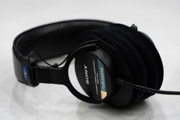 SONY MDR-7506 のイヤーパッドへの装着例