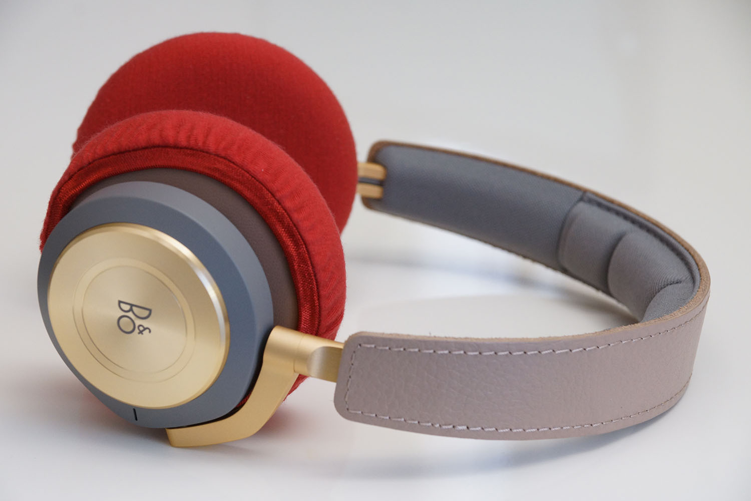 B&OPLAY BEOPLAY H9 3rd Generationのイヤーパッドを修理する場合 